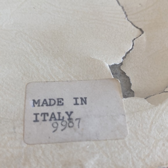 Vintage made in Italy oval antique finish wooden decorative 7” x 5 1/2” mirror - Picture 7 of 10